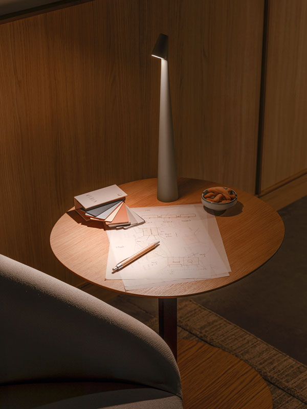 Modern Minimalist Masa Lambası