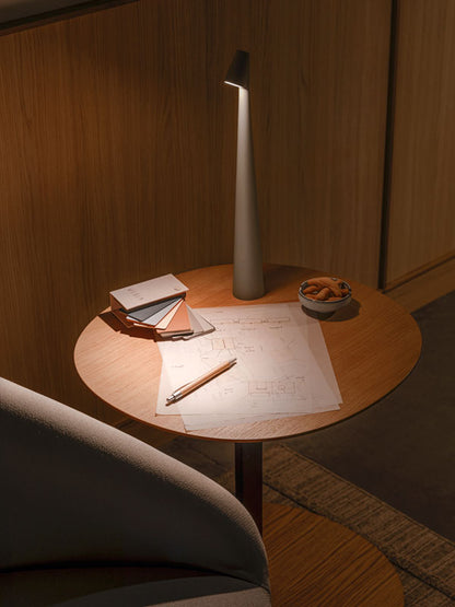 Modern Minimalist Masa Lambası
